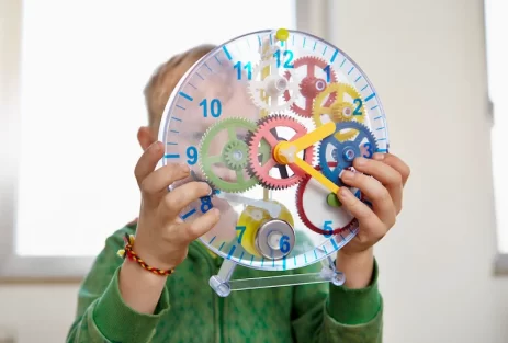 Lær klokken med et læringsur! Fantatisk vægur til børn!