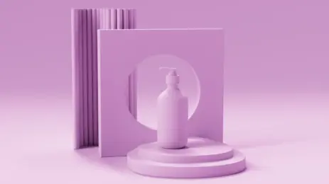 Pink wellness-produkt på piedestal som illustration af kapitalisme med glimmer og kommercialiseret self-care
