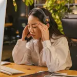 Kvinder er trætte af mental load, arbejdspres og usynligt omsorgsansvar